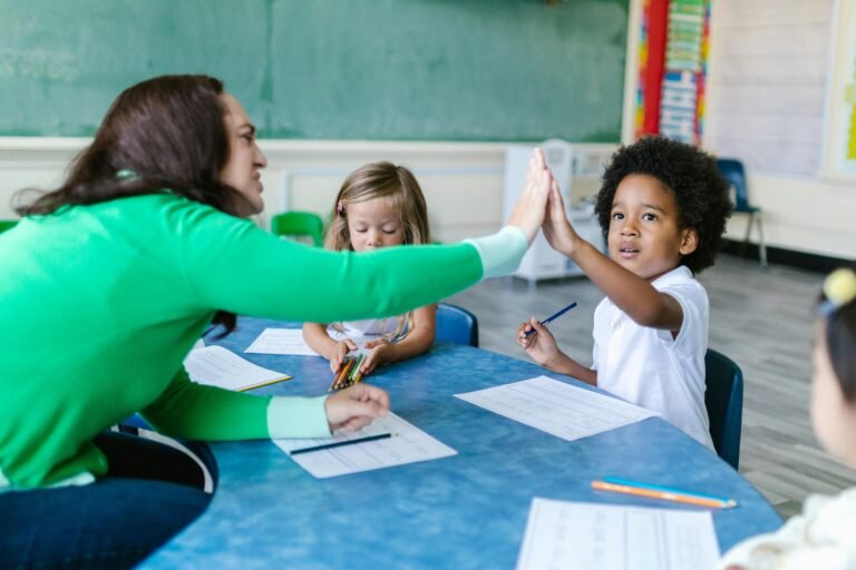 Teacher's aide helping students at her table.